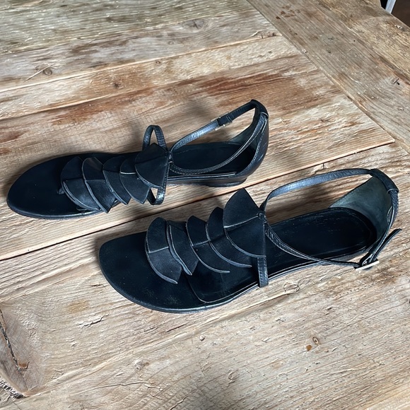 Loeffler Randall black leather sandals with leather ruffle detail. Size 7.5 - Picture 3 of 7